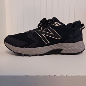 *NWOT* New Balance 410 V7 Running Sneakers